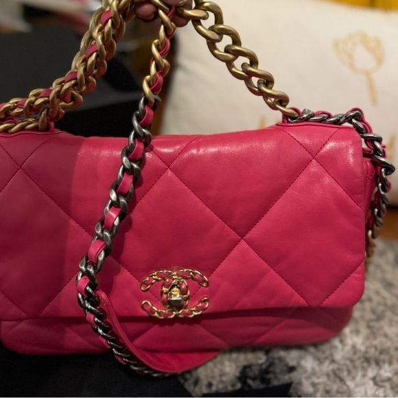Large Chanel 19 Pink Quilted Leather Bag - Picture 2 of 11